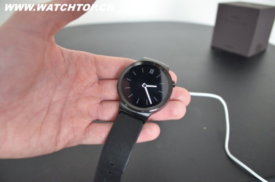承傳傳統(tǒng)腕表的經(jīng)典設(shè)計(jì)，英媒WT熱評(píng)HUAWEI WATCH 英媒WT Huawei Watch 腕表 熱點(diǎn)動(dòng)態(tài)  第3張