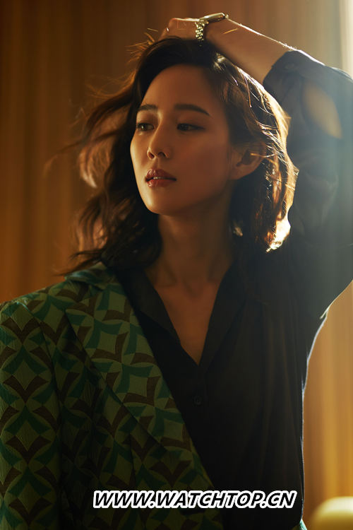 EMPORIO ARMANI品牌摯友張鈞甯優(yōu)雅亮相京東鐘表之夜活動(dòng) EMPORIO ARMANI 張鈞甯 行業(yè)資訊  第5張